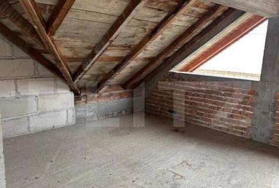 Casă cu 7 camere cu Teren 1400 Mp în Central - 1