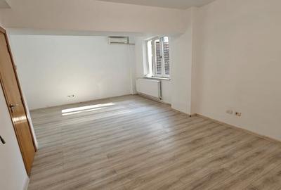 Garsoniera nemobilata, etaj 1, la 5 min de metrou Universitate - 2