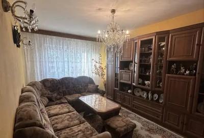 Apartament cu 3 camere decomandat în Vasile Aaron