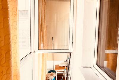 Apartament cu 3 camere decomandat, mobilat în P-ța Muncii - 30