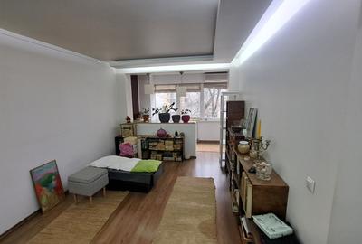 Apartament 3 camere, renovat, poziție retrasă (nu la bulevard) – Metrou 500 m - 16