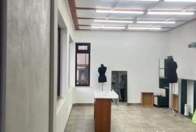 Spațiu comercial, de 67 mp, în Central - 4