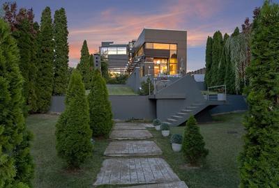 Vila Exclusivistă cu Deschidere la Lac, Piscină și Garaj pentru Barcă în Snagov - 1