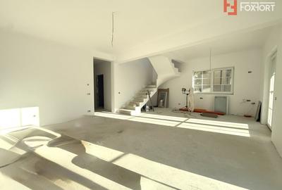 Duplex cu 5 camere cu Canalizare în Giarmata - 1