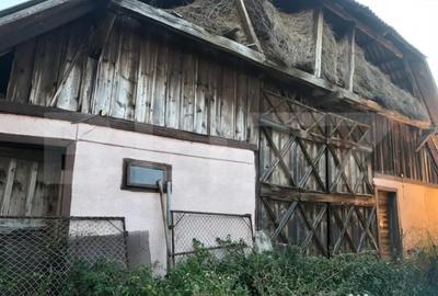 Casă cu 2 camere cu Teren 1500 Mp în Central - 2