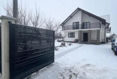 Casă cu 7 camere cu Teren 530 Mp în Central