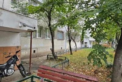 Apartament cu 3 camere semidecomandat în Drumul Taberei