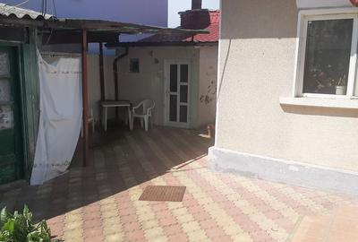 Casă individuală cu 4 camere cu Canalizare în Central - 3