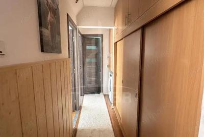 Apartament cu 3 camere semidecomandat în Central - 1