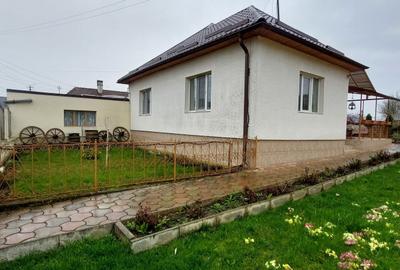 Casă cu 3 camere cu Teren 600 Mp în Central - 1