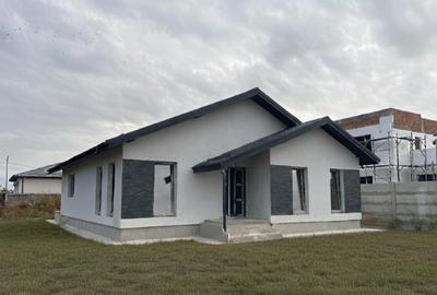Casă individuală cu 4 camere cu Teren 400 Mp în Domnești