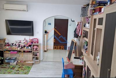 Apartament cu 2 camere semidecomandat, mobilat în Titan