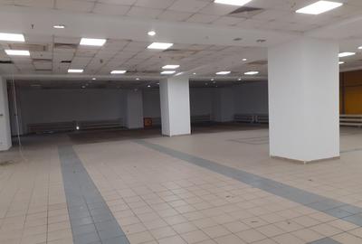 Spațiu comercial, de 700 mp, în P-ța Unirii