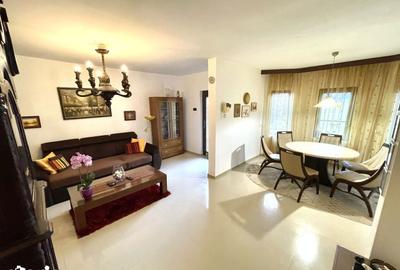 Casă cu 6 camere cu Teren 1629 Mp în Plopu - 1