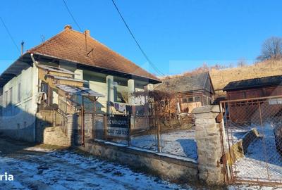 Casă cu 4 camere cu Teren 1500 Mp în Vâlcele - 12