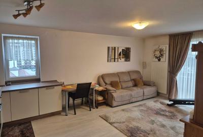 Apartament cu 2 camere decomandat în Tractorul