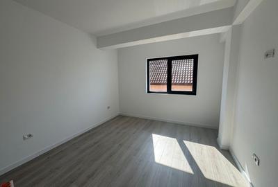 Duplex cu 4 camere cu Canalizare în Moșnița Nouă - 8