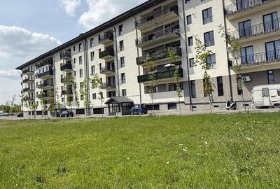 Apartament cu 3 camere semidecomandat în Rahova