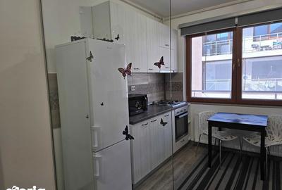 Apartament cu 2 camere semidecomandat în Berceni