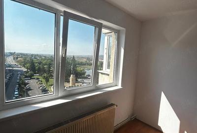 Apartament cu 3 camere decomandat în Central - 1