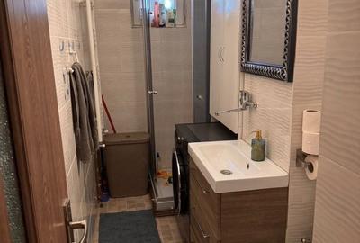 Apartament cu 2 camere semidecomandat în Craiovița Nouă