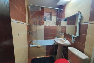 Apartament cu 3 camere de vanzare in zona Est Roman - 4