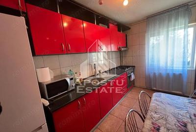Apartament cu 3 camere decomandat în Girocului