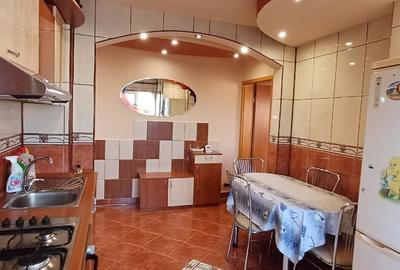 Proprietar închiriez apartament 3 camere, Calea Girocului, centrală proprie - 10