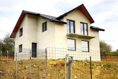 Casă cu 4 camere cu Teren 500 Mp în Central
