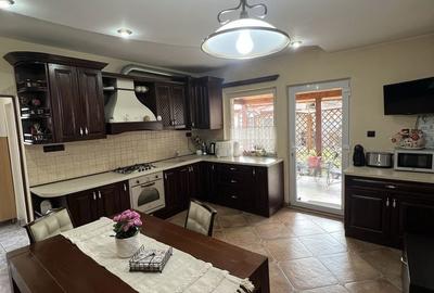 Casă cu 4 camere în Central - 1