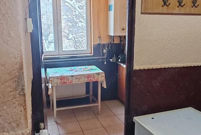 Apartament cu 2 camere semidecomandat în Rahova