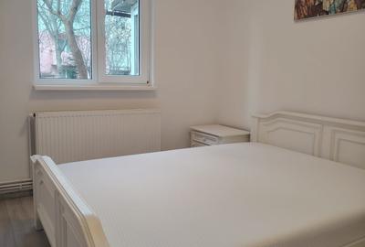 Apartament cu 2 camere semidecomandat, mobilat în Tractorul - 5