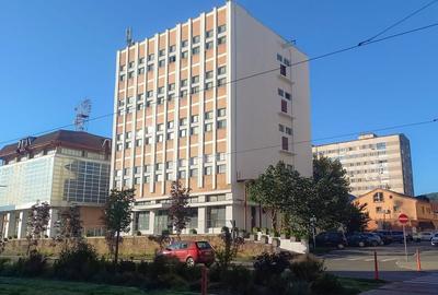 Cladire comerciala cu 4 etaje de inchiriat Resita - 6