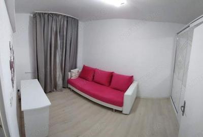 Garsonieră în Titan - 2