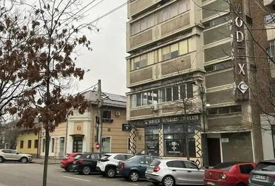 Spațiu comercial, de 886 mp, în Central - 1