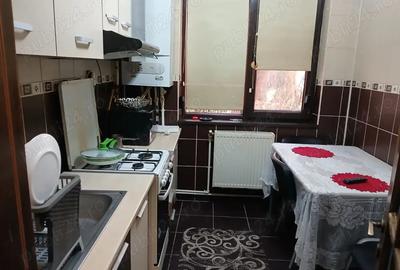 Inchiriez apartament doua camere central - 3