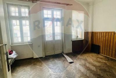 Casă cu 10 camere cu Teren 93 Mp în P-ța Unirii - 7