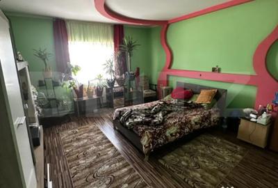 Casă cu 4 camere cu Teren 3018 Mp în Vest