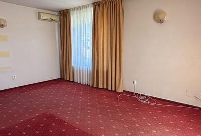 Spațiu comercial, de 990 mp, în Nord - 15