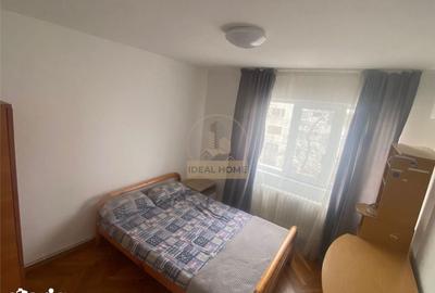 Apartament cu 3 camere semidecomandat în Central - 1