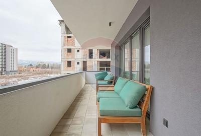 Apartament cu 2 camere semidecomandat, mobilat în Tractorul - 22