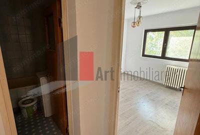 De vanzare Apartament 3 camere, Sector 4 - 8