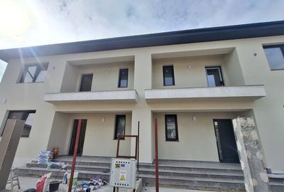 Casă individuală cu 3 camere cu Canalizare în Central - 1