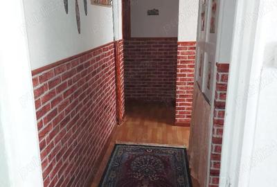 Apartament cu 3 camere decomandat în Central - 1