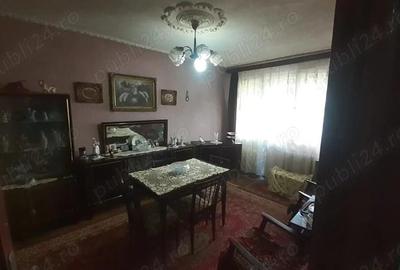 Vand urgent apartament 3 camere, 70 mp, decomandat zona Circumvalatiunii- Dacia Service, etaj 3 - 5