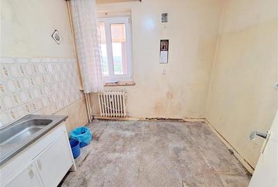 Apartament cu 3 camere decomandat în 9 Mai - 11