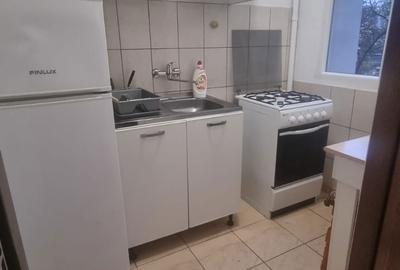 Garsonieră decomandată în Titan