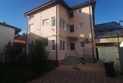 Casă individuală cu 9 camere cu Canalizare în Blașcovici - 1