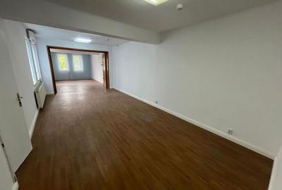 Casă cu 5 camere cu Teren 200 Mp în Banu Manta - 3