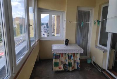 Apartament cu 3 camere decomandat în Astra - 1